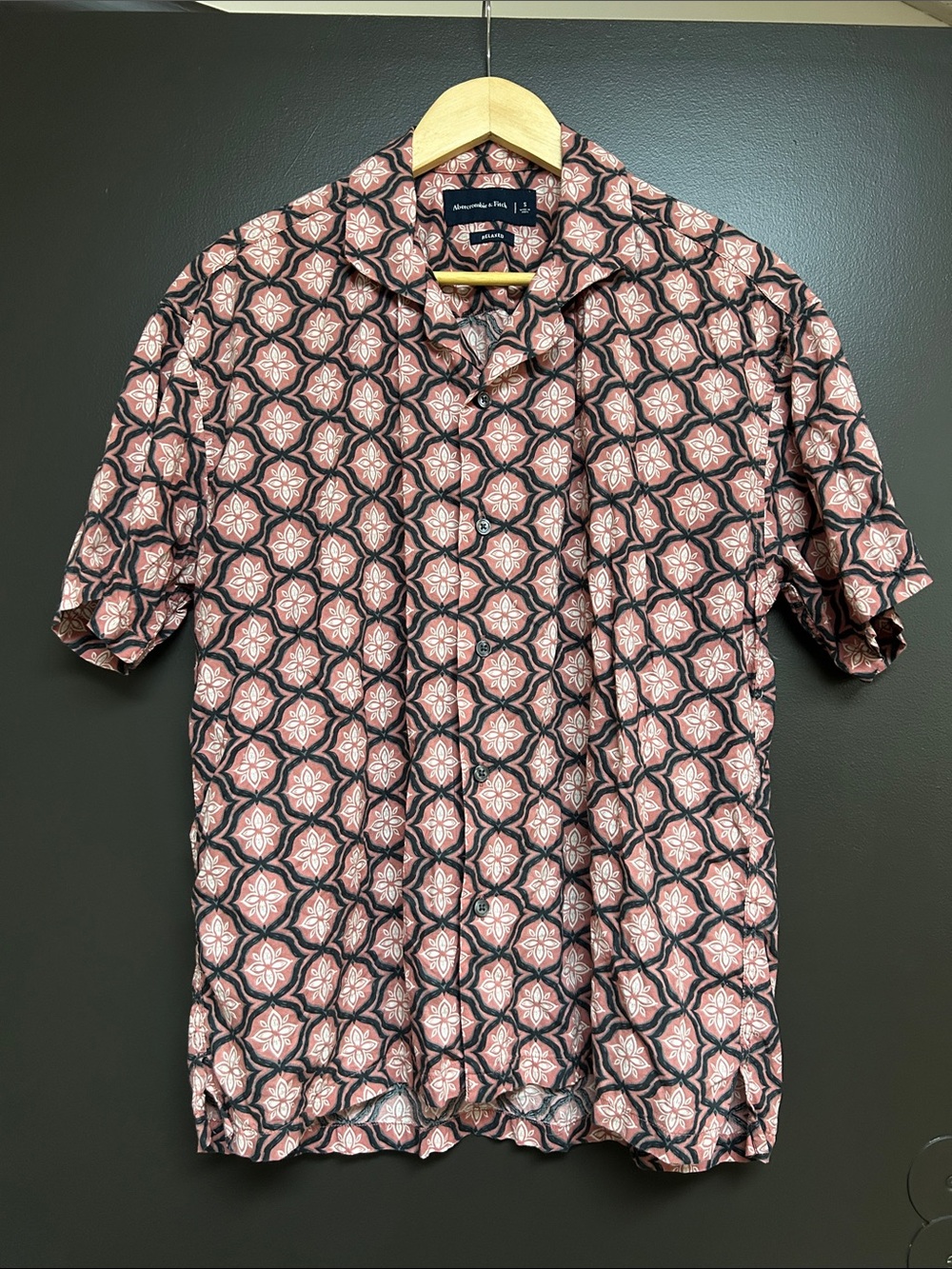 Abercrombie & Fitch Geometric Print Men’s Short Sleeve Button Down Shirt